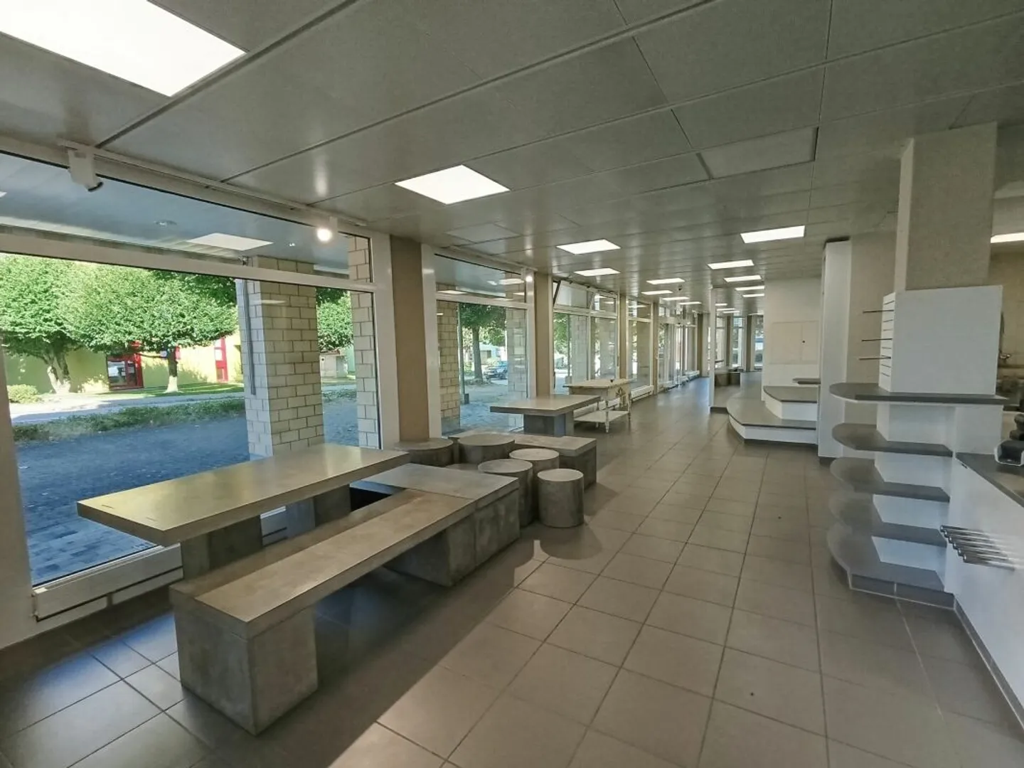 Premium location in Rothrist! Your new sales area in the heart of the community - Photo 4 of 10