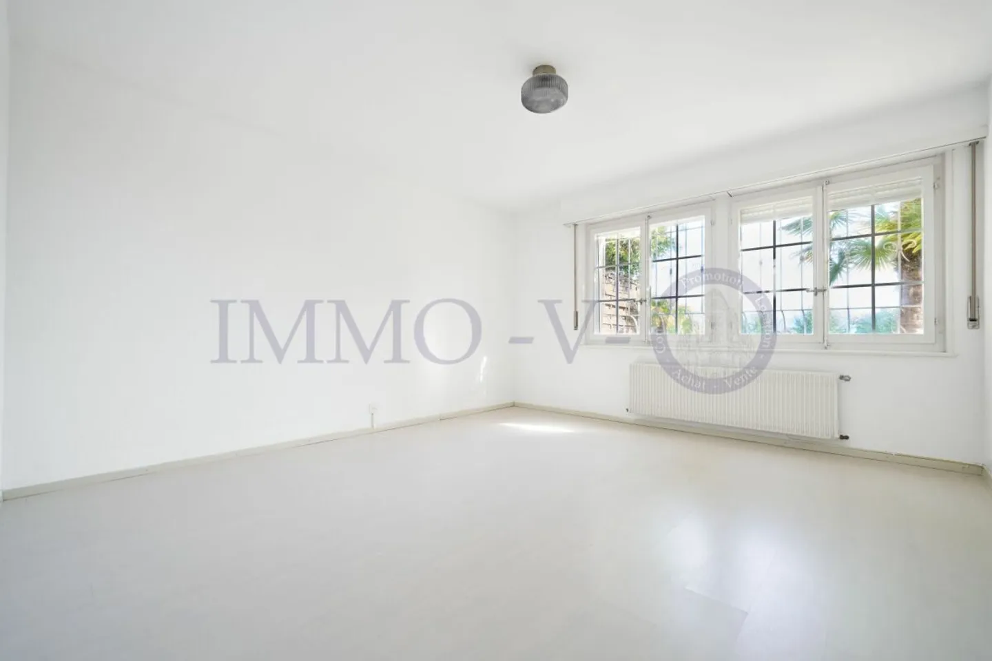 Geräumige Villa mit Garten und Pool - Foto 12 von 16