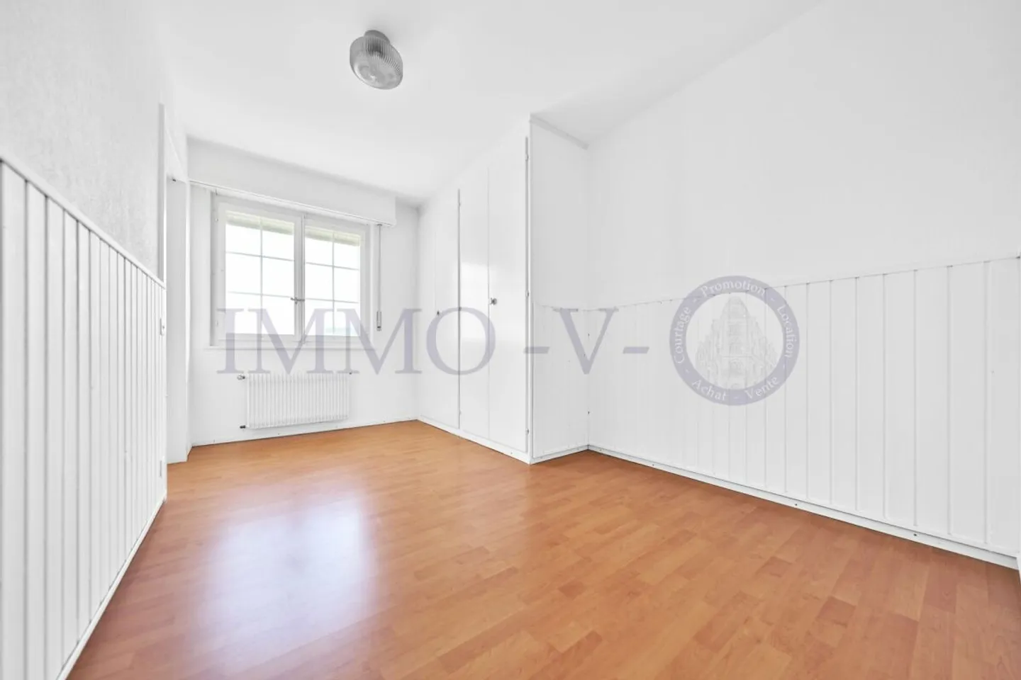 Geräumige Villa mit Garten und Pool - Foto 13 von 16