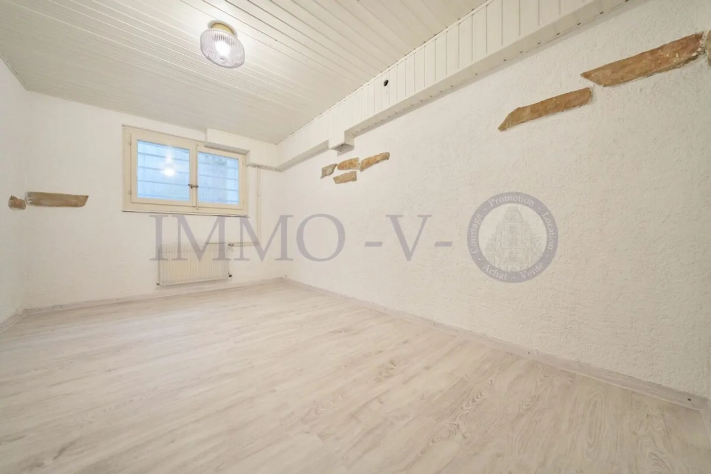 Geräumige Villa mit Garten und Pool - Foto 14 von 16