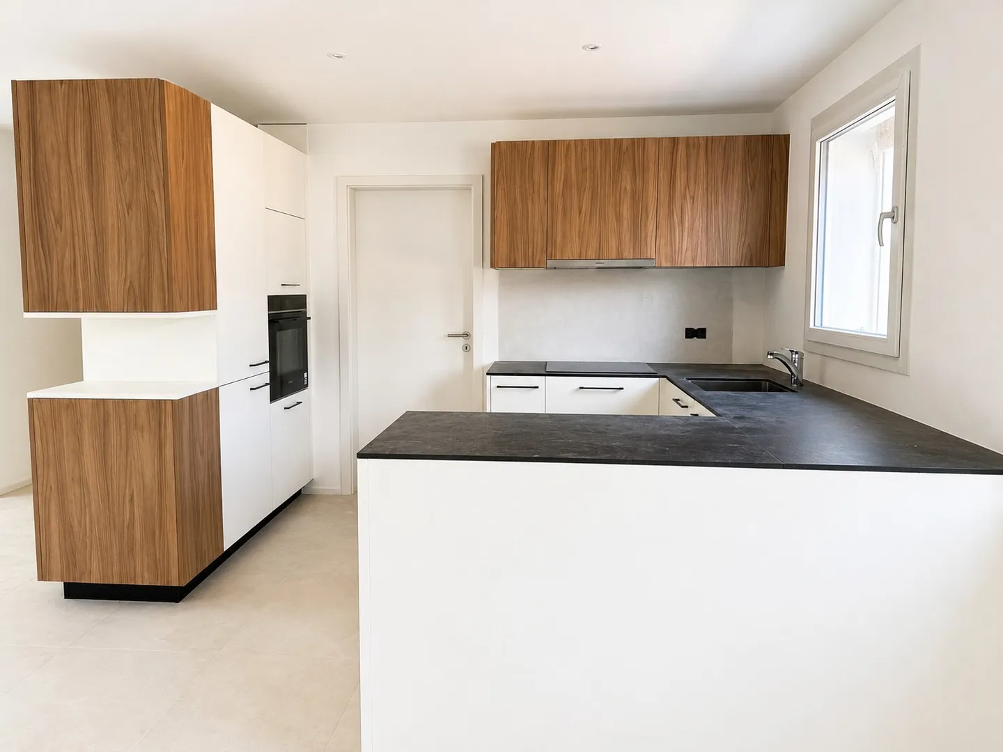 4.5 Room Apartment on the 1st Floor - Photo 1 of 7