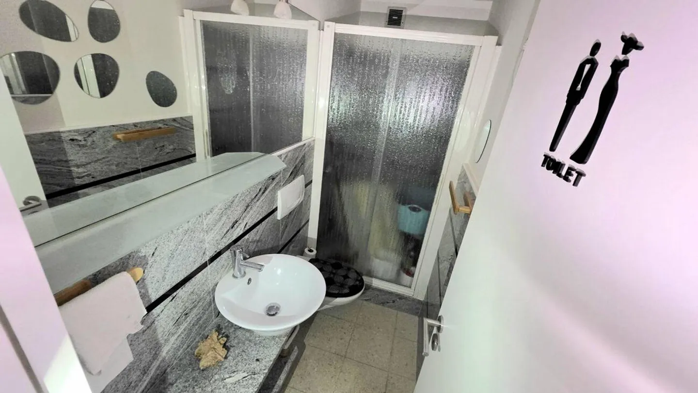 Spazioso Duplex nel cuore di Losone | Ihr geräumiges Refugium im Herzen von Losone - Foto 8 di 10