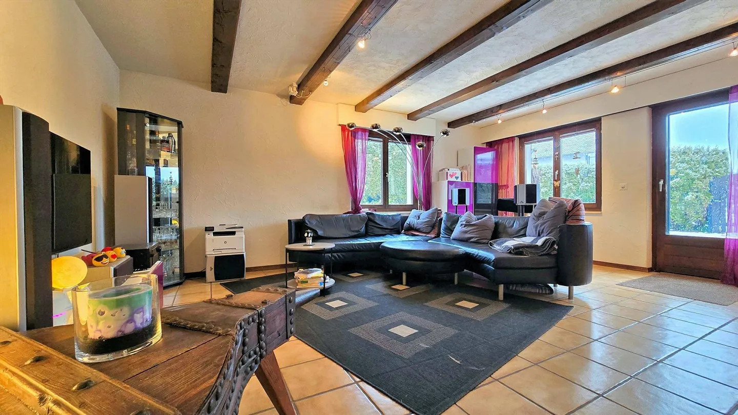 Una casa ideale per una famiglia in una posizione tranquilla e soleggiata - Foto 4 di 14