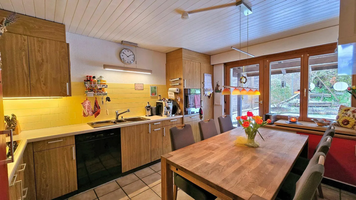 Una casa ideale per una famiglia in una posizione tranquilla e soleggiata - Foto 6 di 14