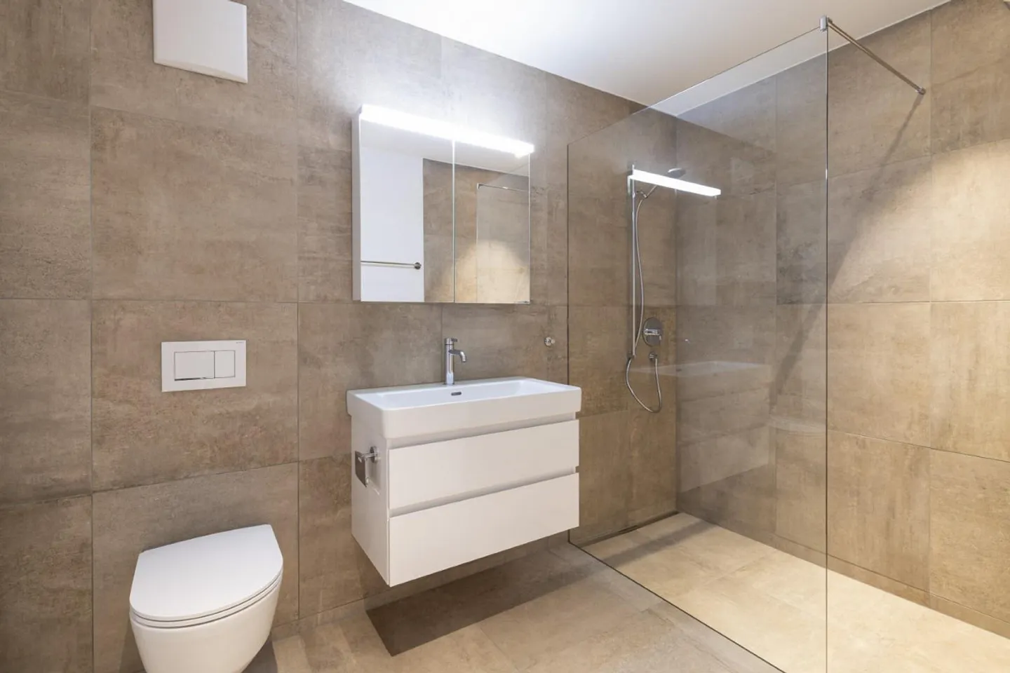 Moderno appartamento di 2,5 stanze con giardino privato - Foto 5 di 8