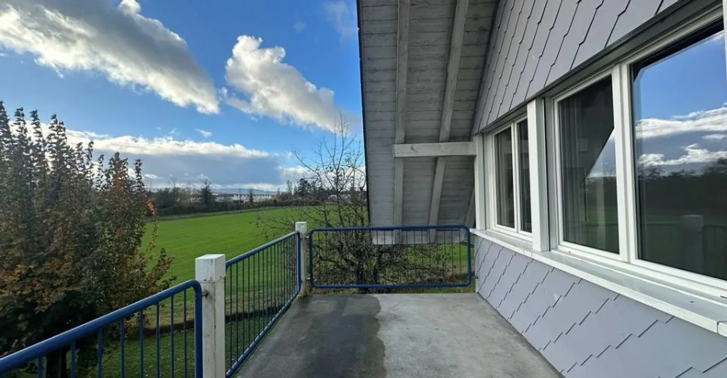 Appartamento unico sotto il tetto con vista sul verde - Foto 8 di 9