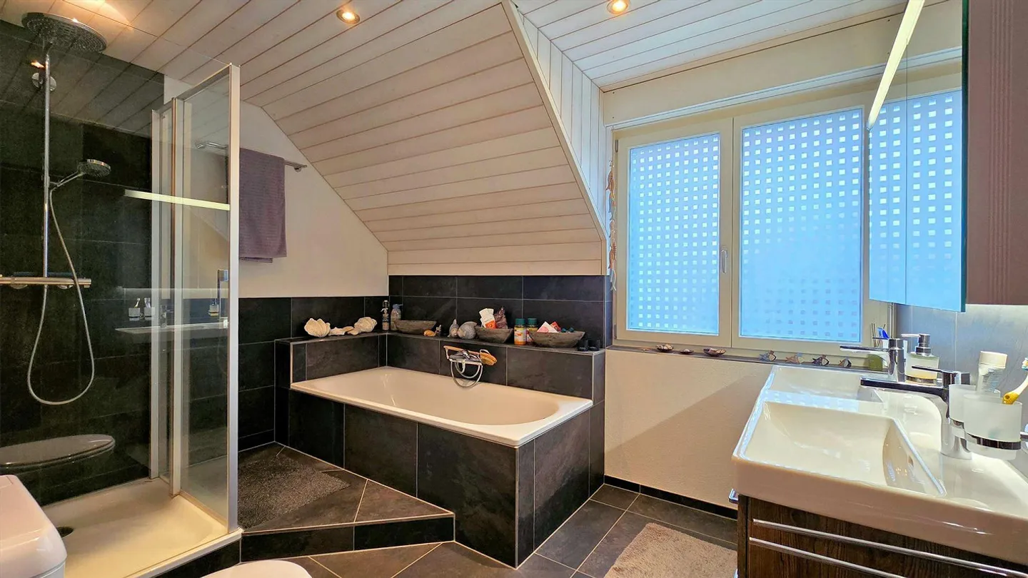 Una casa ideale per una famiglia in una posizione tranquilla e soleggiata - Foto 11 di 14