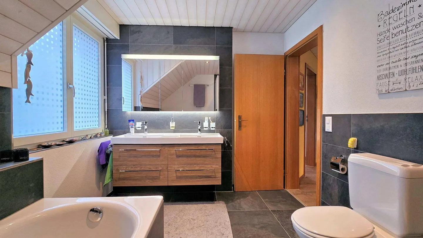 Una casa ideale per una famiglia in una posizione tranquilla e soleggiata - Foto 12 di 14