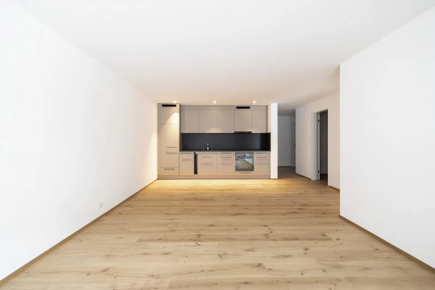 Moderno appartamento di 2,5 stanze con giardino privato - Foto 2 di 8