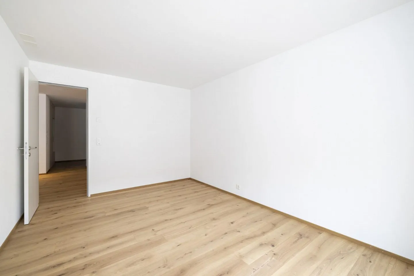 Moderno appartamento di 2,5 stanze con giardino privato - Foto 4 di 8