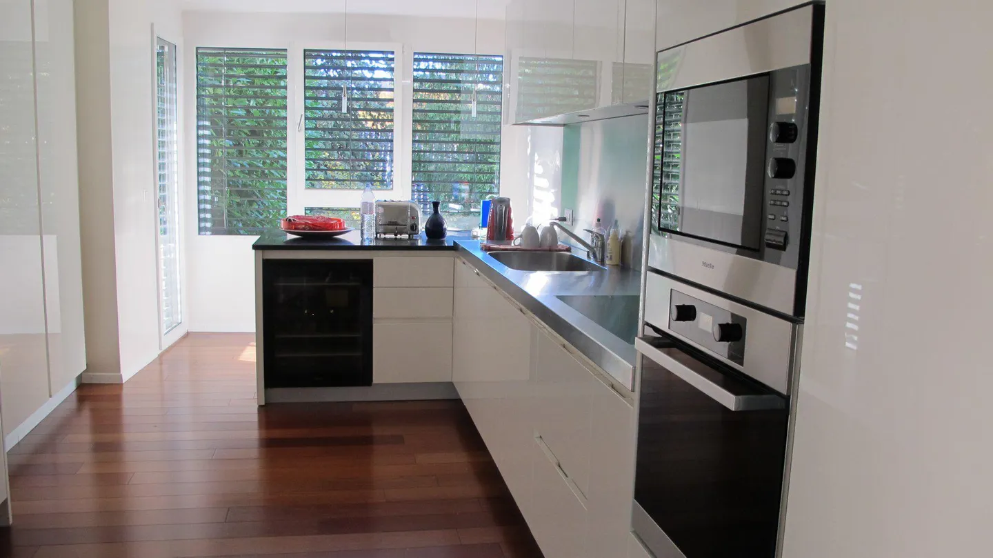 Contemporary Apartment with Lake View - Photo 11 of 15