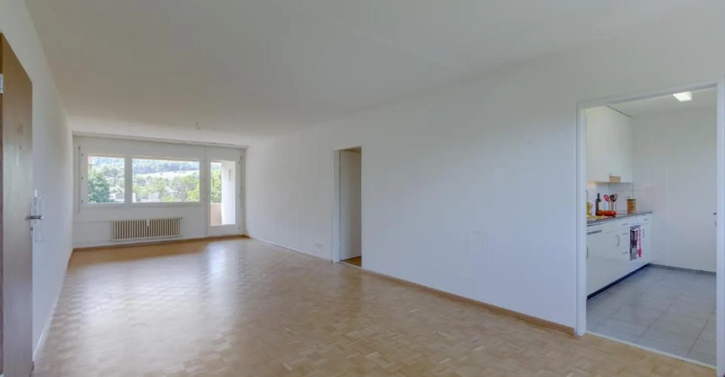 Charming 4.5-Room Apartment - Photo 3 of 8