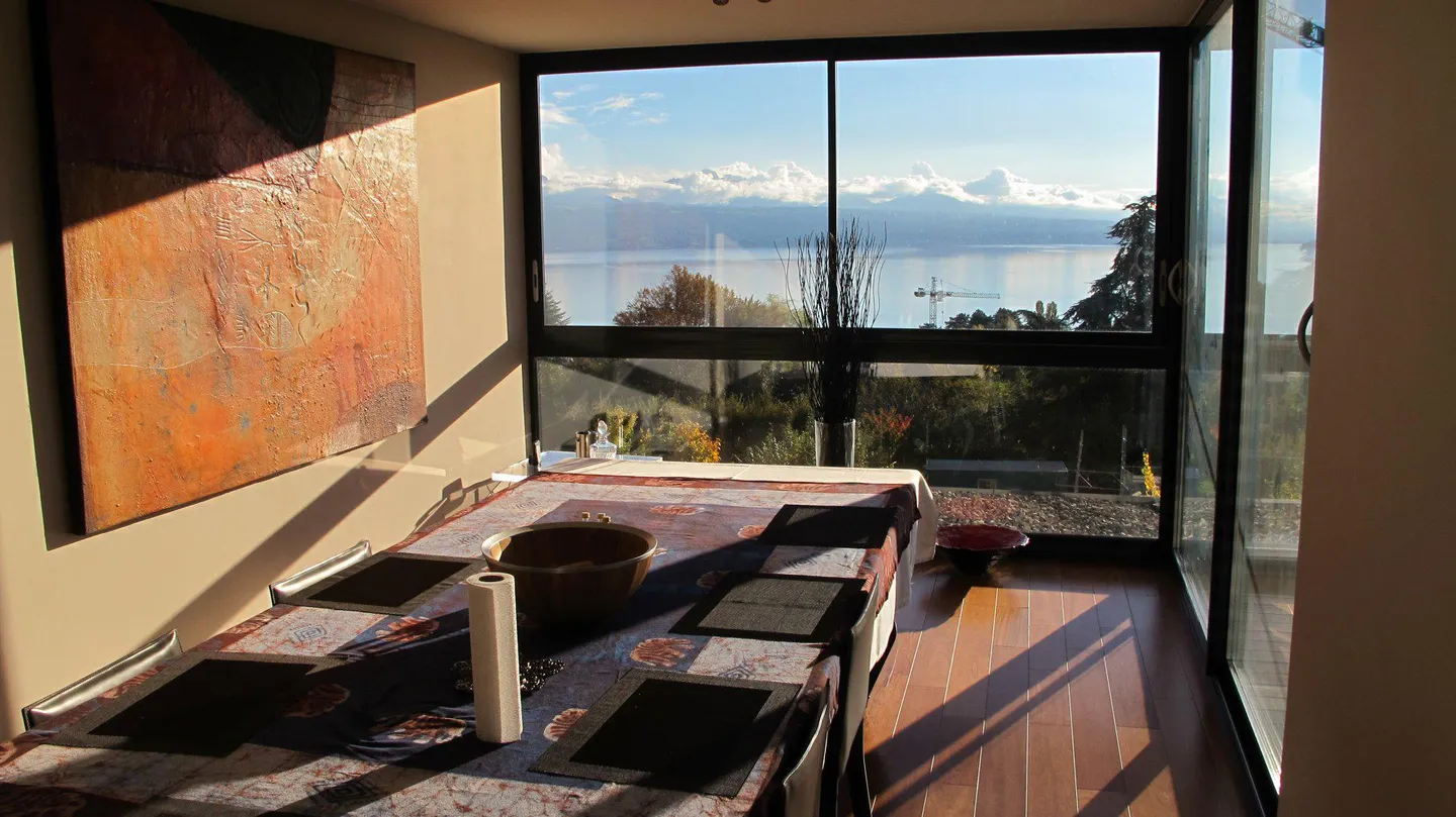 Contemporary Apartment with Lake View - Photo 8 of 15