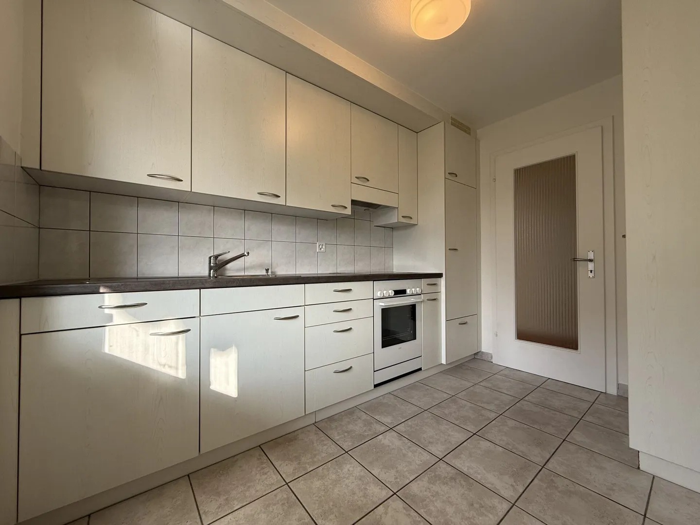 Appartamento di 3 locali ben tenuto al 1° piano con balcone - Foto 4 di 6