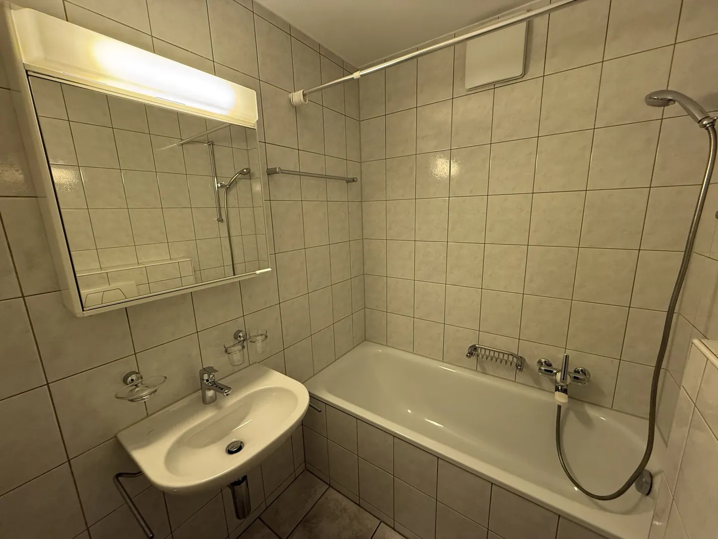 Appartamento di 3 locali ben tenuto al 1° piano con balcone - Foto 5 di 6