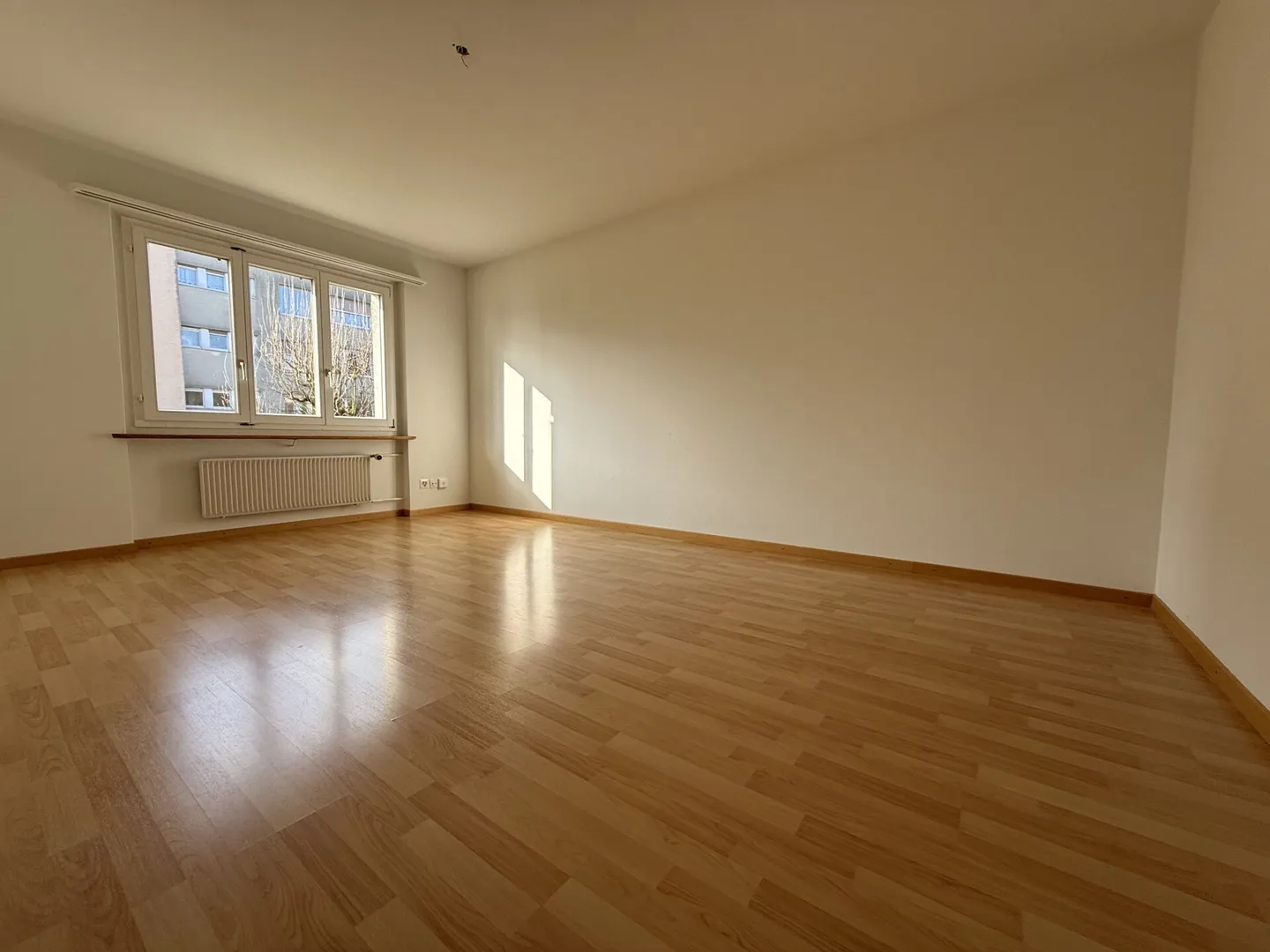 Appartamento di 3 locali ben tenuto al 1° piano con balcone - Foto 2 di 6