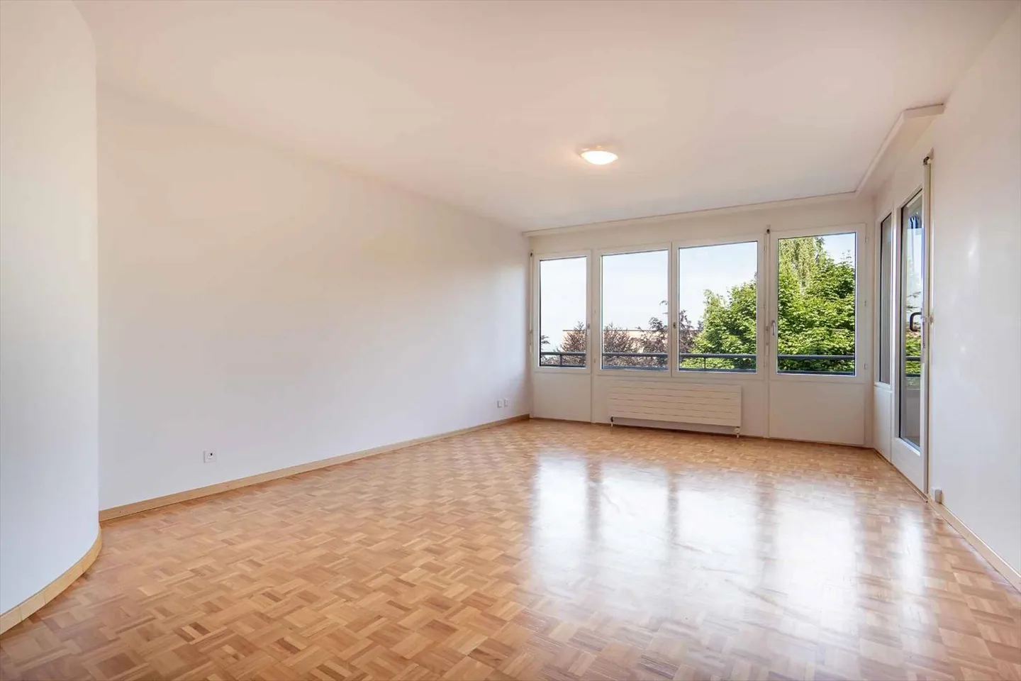 Charming 2-room apartment - quiet, green and central - Photo 2 of 7