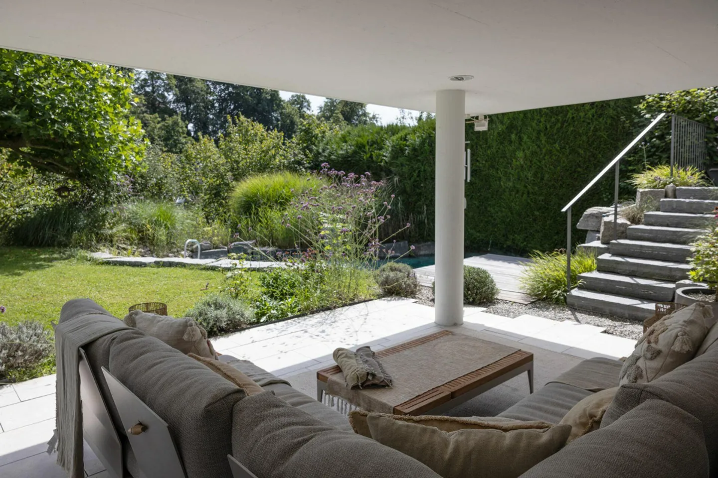 Meravigliosa villa con piscina naturale in posizione top - Foto 2 di 7