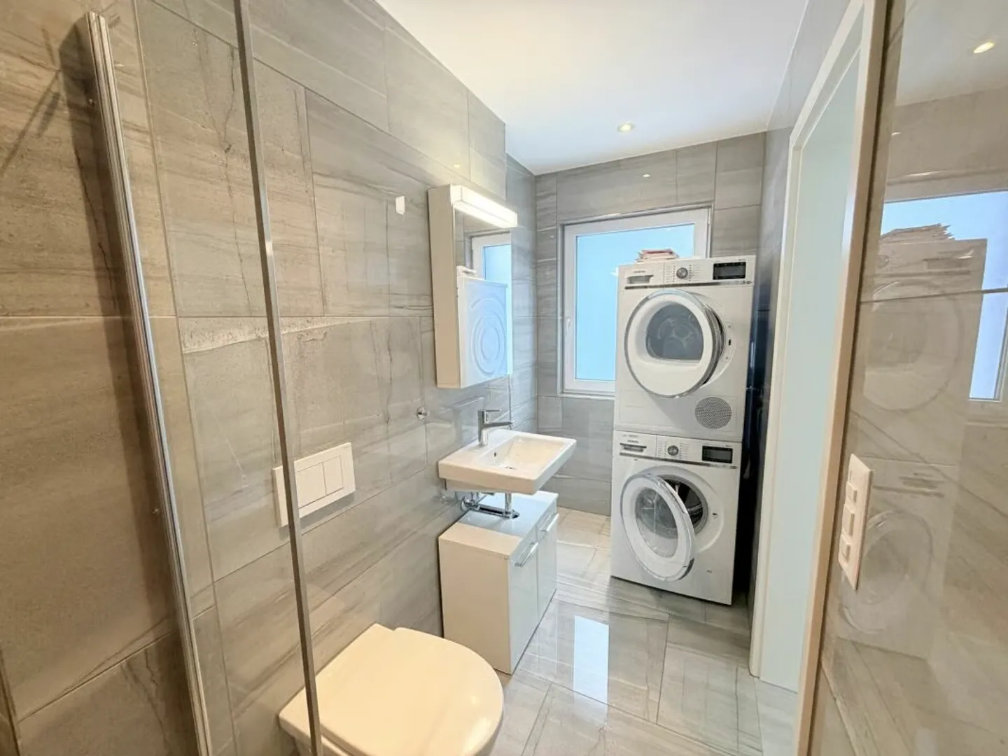 Moderne 4.5 Zimmer Maisonette - Foto 3 von 17