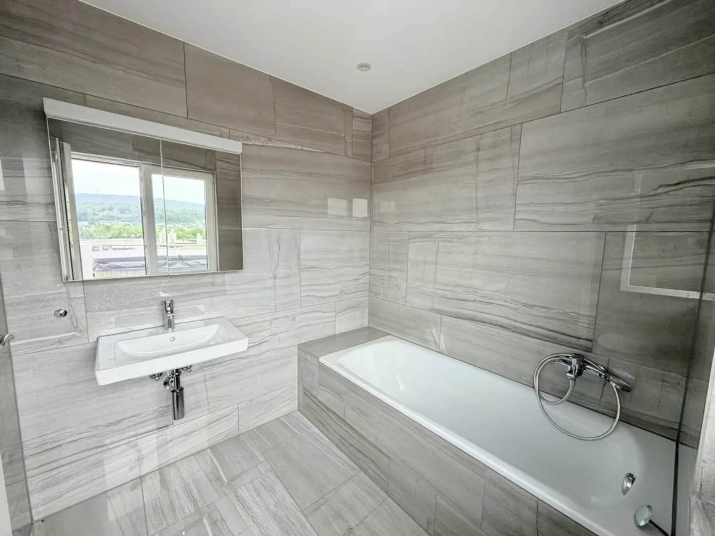 Moderne 4.5 Zimmer Maisonette - Foto 6 von 17