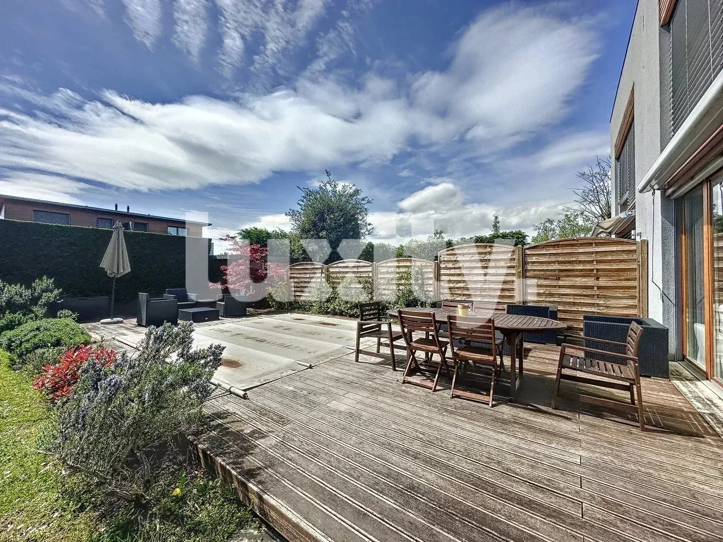 Elegant 7-Room Family Home - Photo 2 of 2