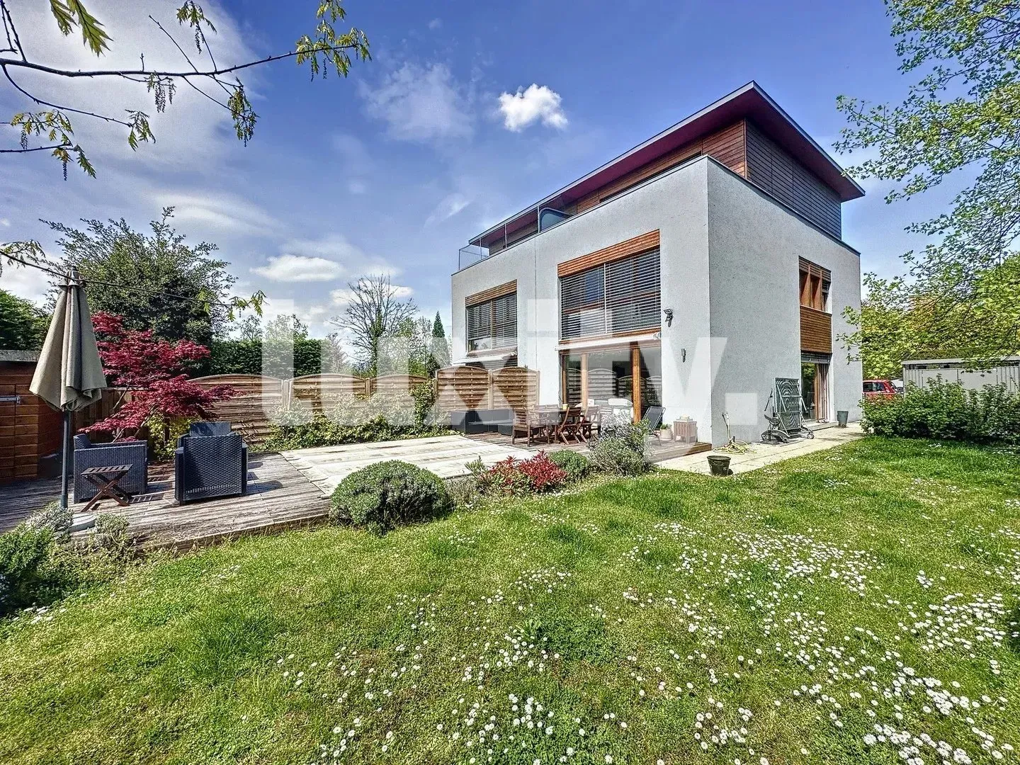 Elegant 7-Room Family Home - Photo 1 of 2