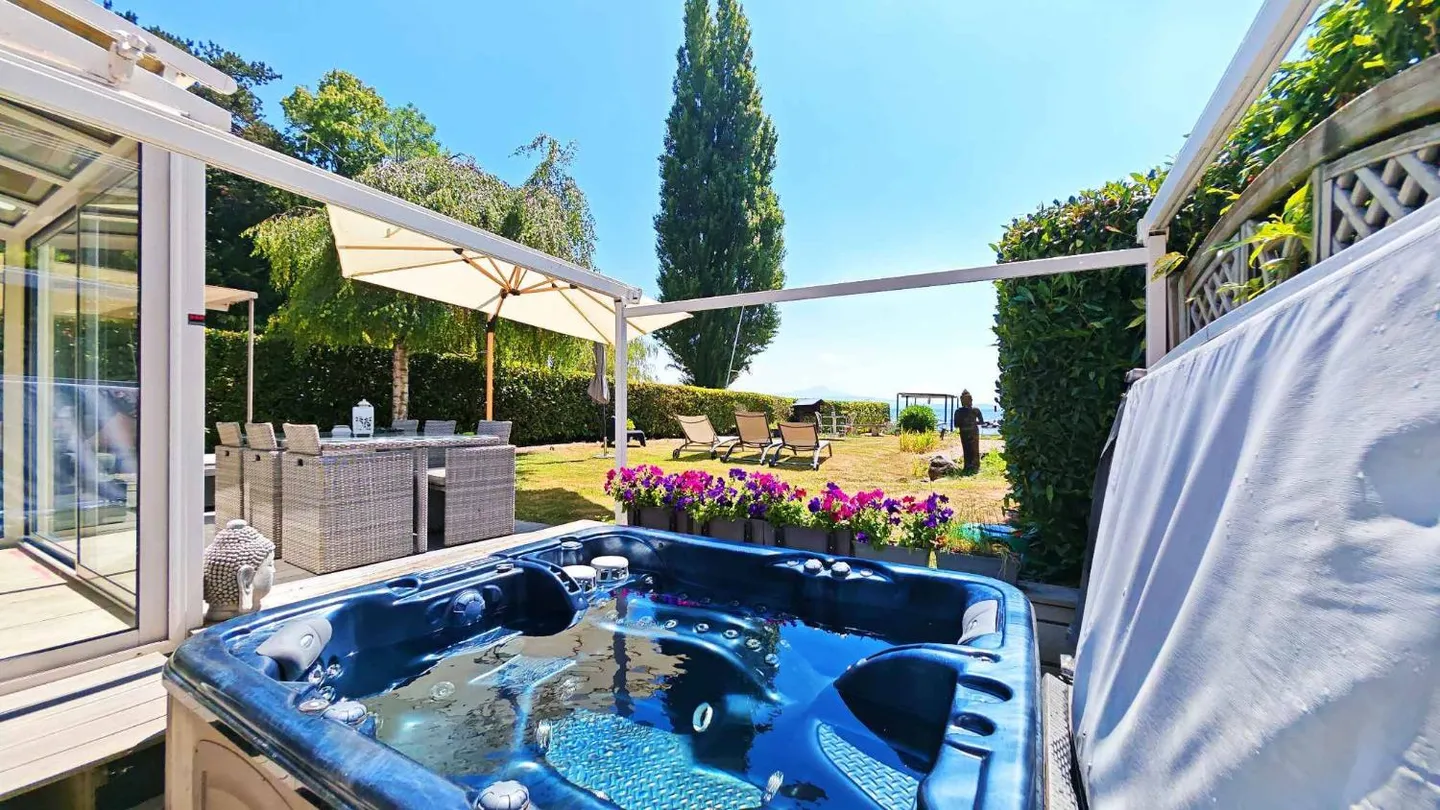 Charming bungalow "feet in the water" with 3.5 rooms in Allaman - Photo 1 of 7