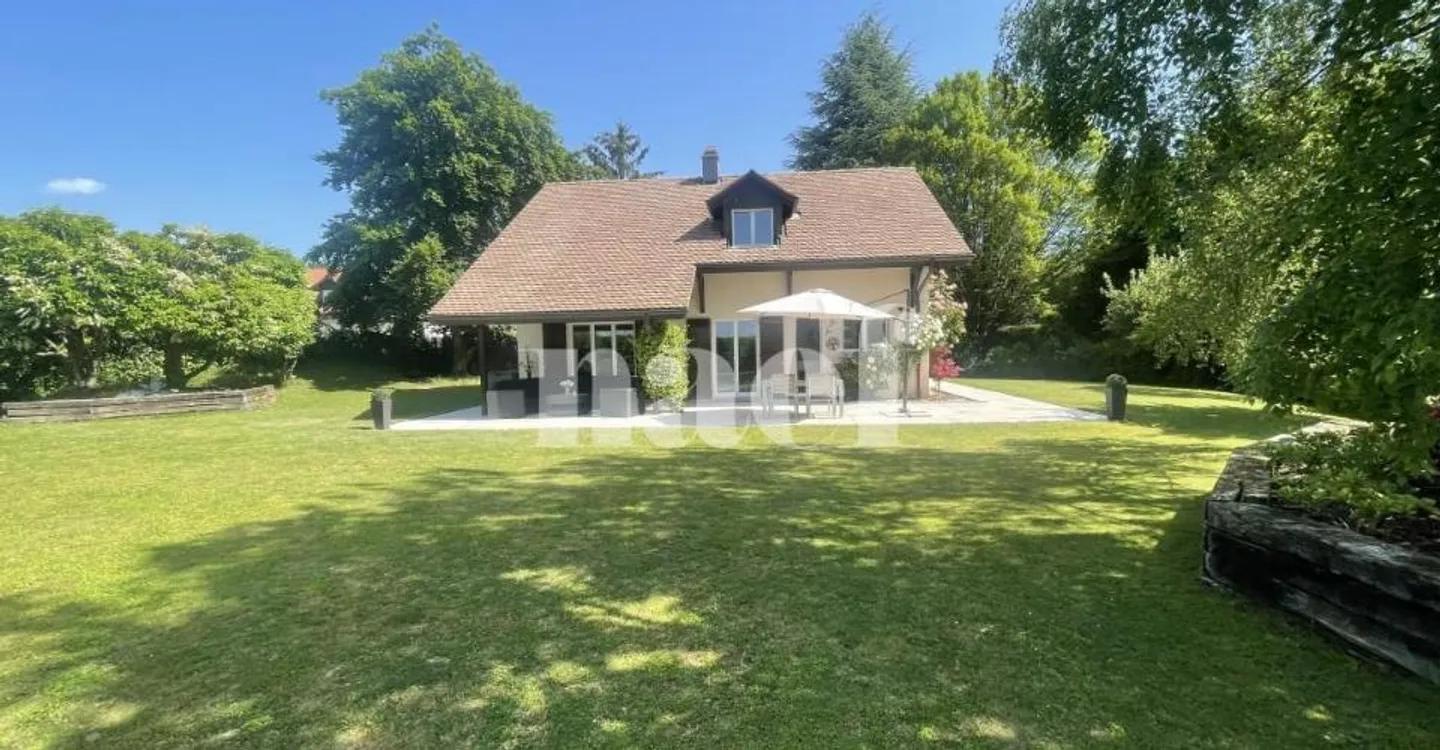 Schöne, vollständig renovierte 5,5-Zimmer-Einfamilienvilla mit großem Garten - Foto 1 von 12