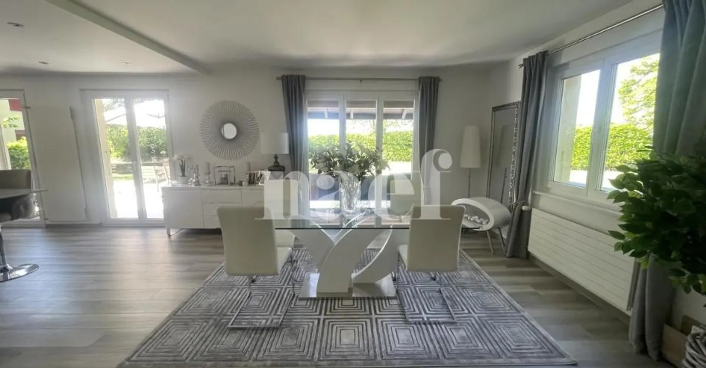 Schöne, vollständig renovierte 5,5-Zimmer-Einfamilienvilla mit großem Garten - Foto 5 von 12