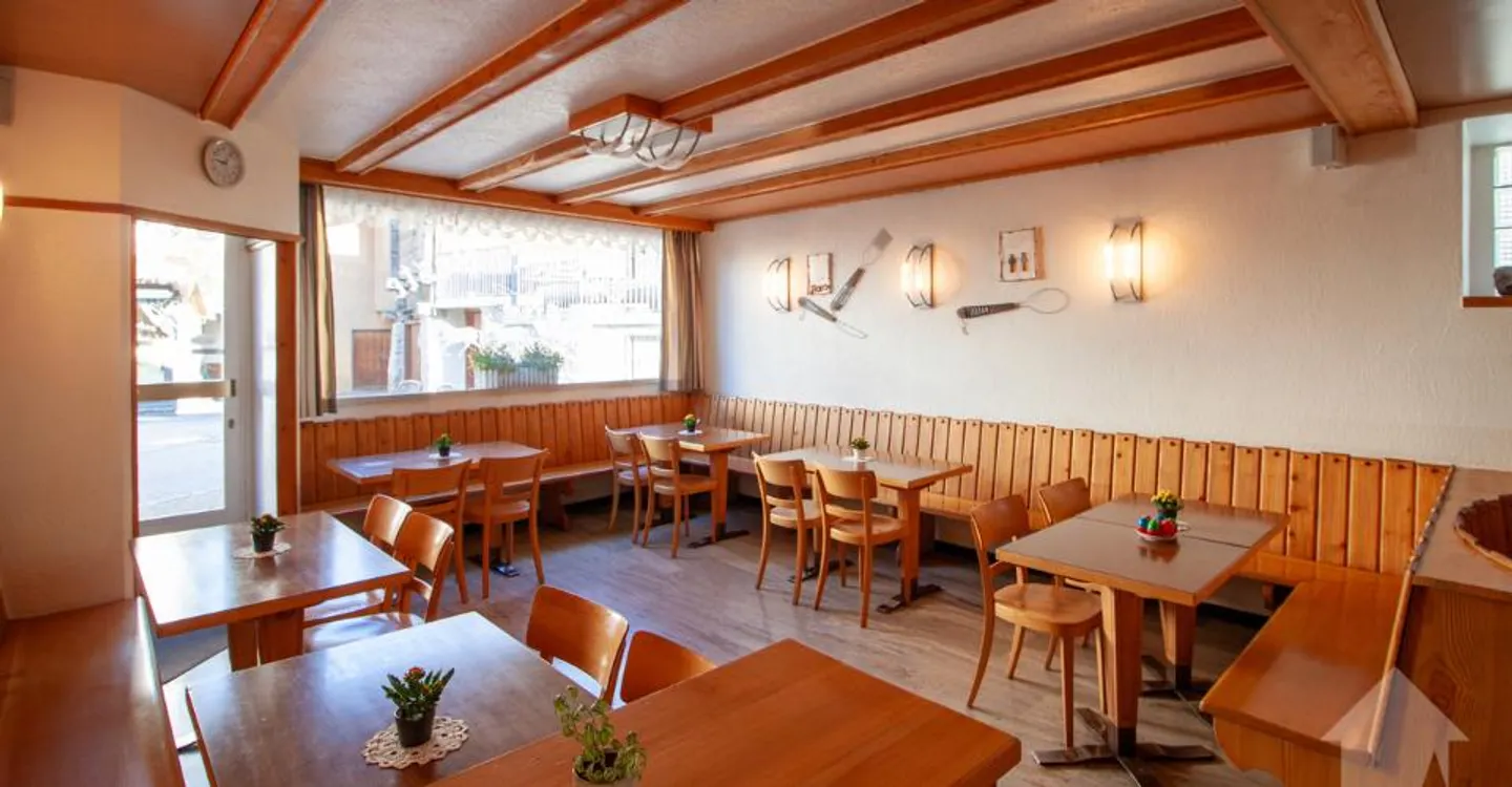 Authentisches Walliser Haus mit Café - Foto 2 von 11