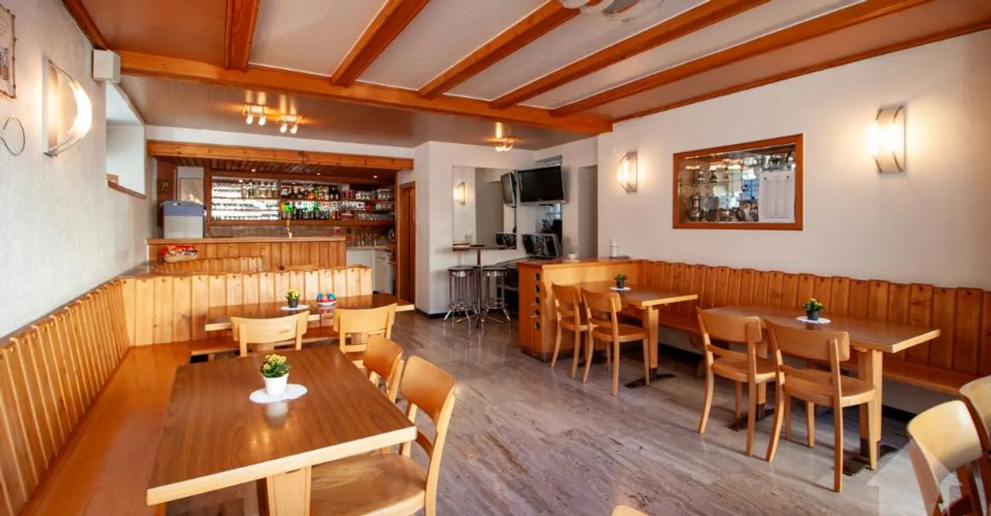 Authentisches Walliser Haus mit Café - Foto 3 von 11