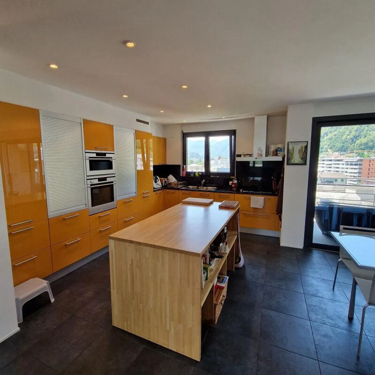 3 ½ Zimmer-Penthouse-Wohnung,  nur wenige Schritte vom Zentrum und ... - Foto 5 di 8