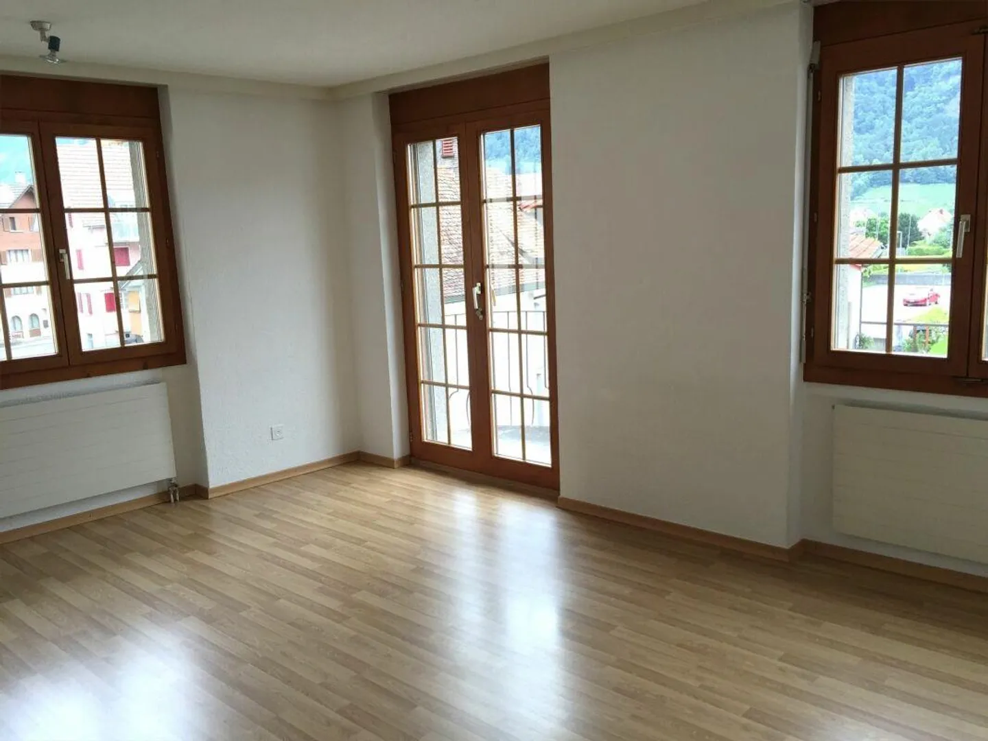 Appartement confortable de 2,5 pièces dans le centre du village de Mels - Photo 1 sur 5