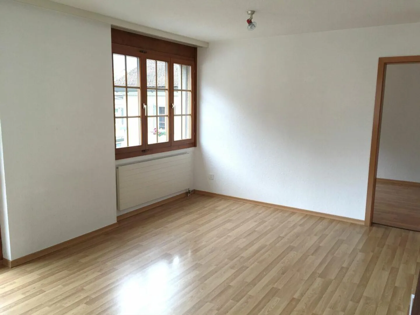 Appartement confortable de 2,5 pièces dans le centre du village de Mels - Photo 2 sur 5