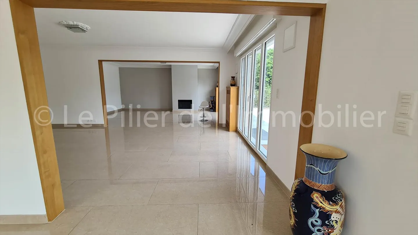Casa - Foto 2 di 10