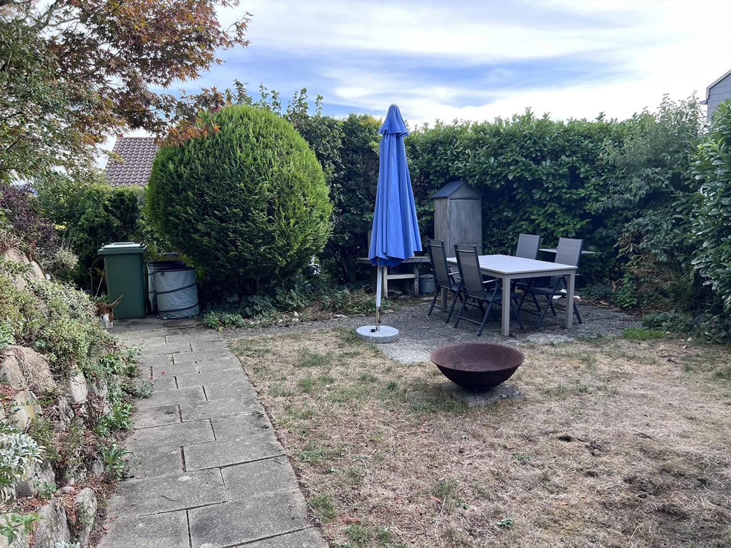 Casa indipendente in una zona residenziale - Foto 2 di 9