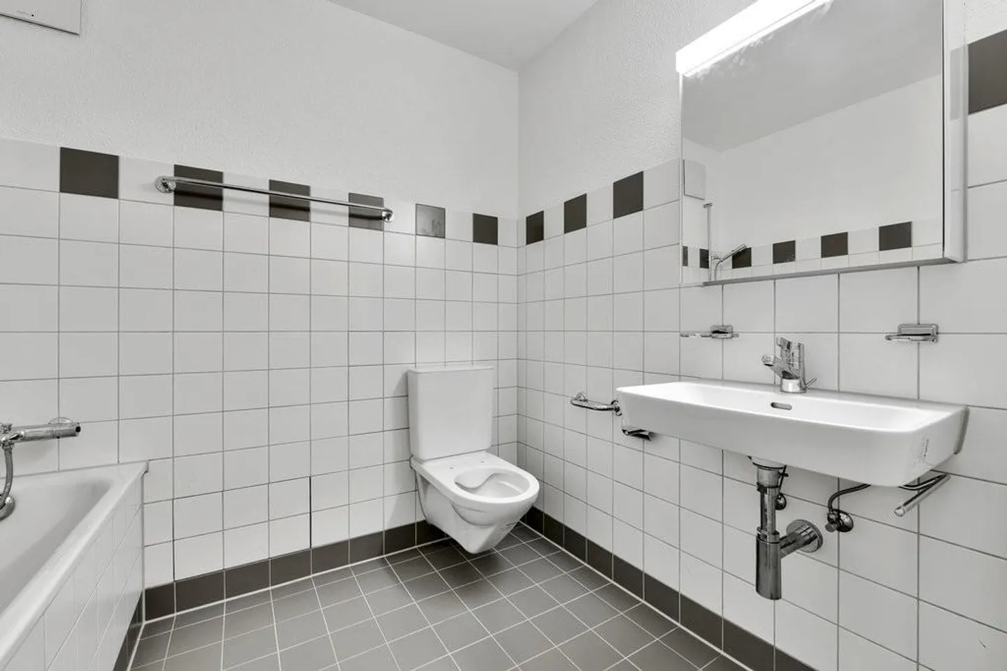 The Attractive Small Apartment - Photo 4 of 5