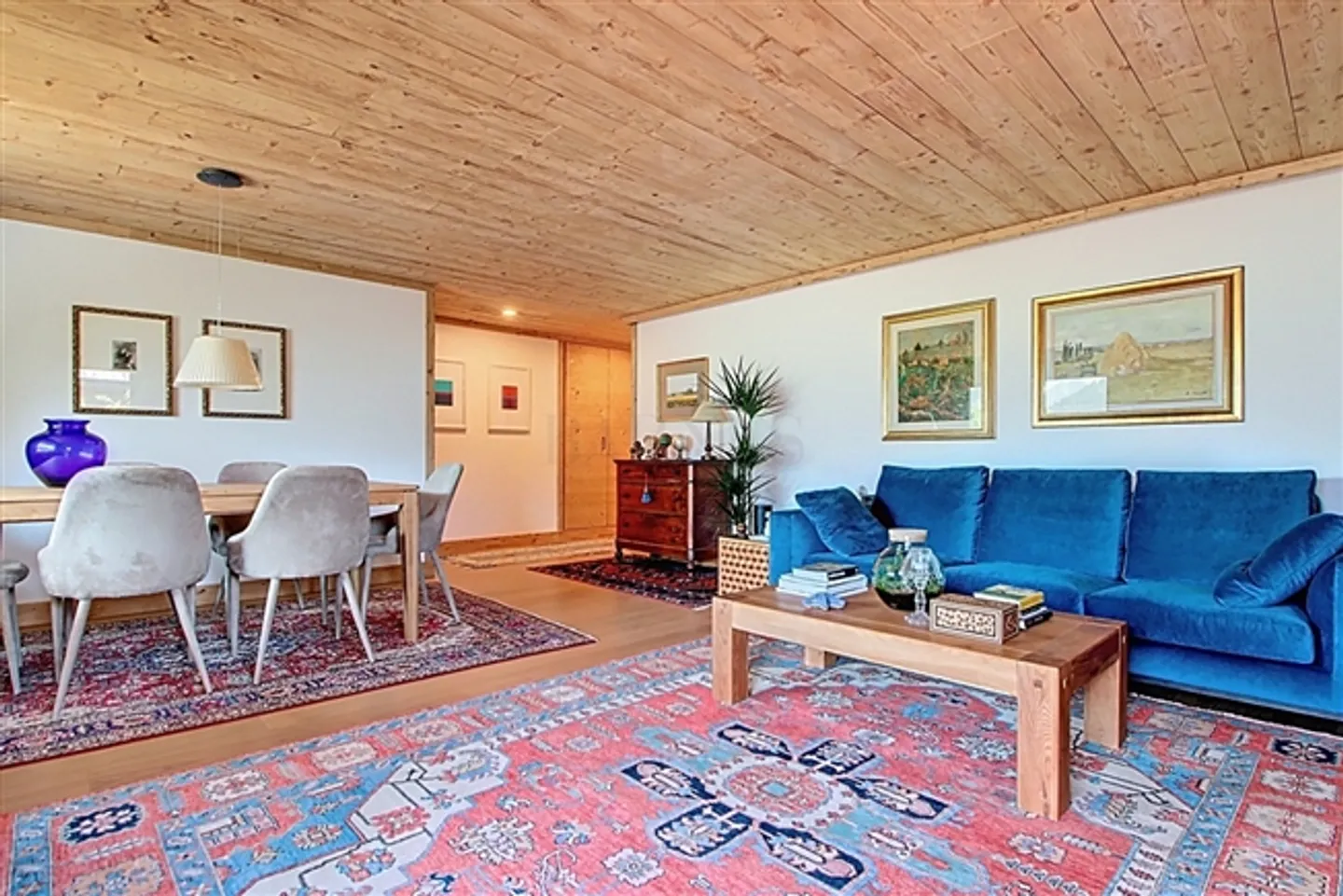 Château-d'Oex – Outstanding renovated 4.5-room apartment - Photo 2 of 11