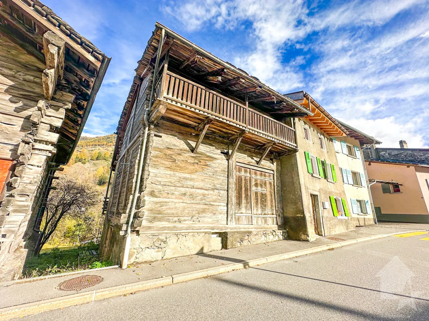 Barn to be converted into a main residence in Orsières - Photo 1 of 1