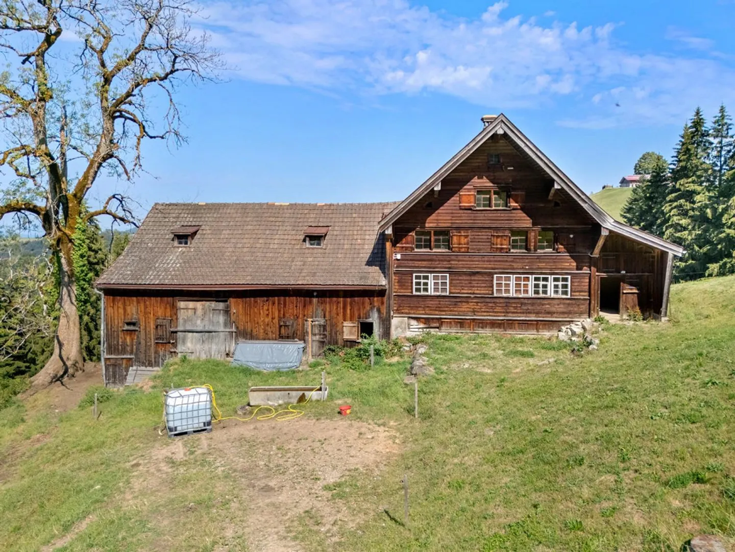 Ein Ort für neue Geschichten - Bauernhaus in einzigartiger Alleinlage - Photo 2 of 30