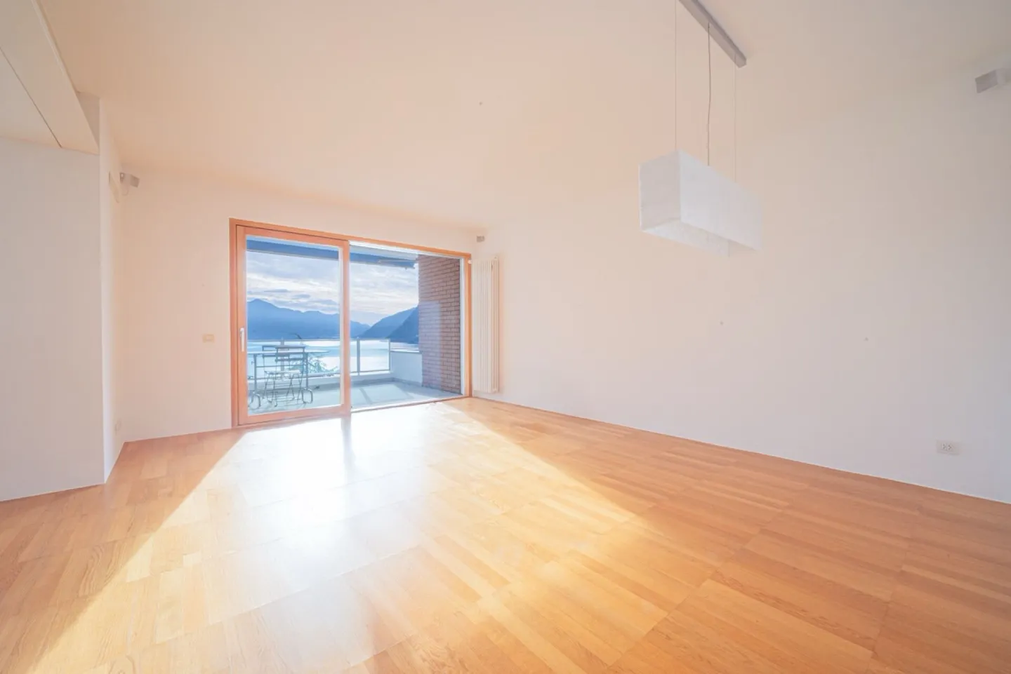 Appartamento boutique con vista panoramica sul Lago di Lugano - Photo 2 sur 7