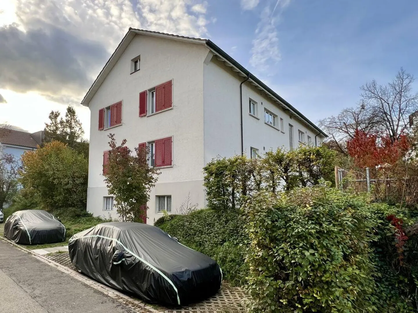 Investment property with well-maintained apartments - Photo 3 of 7