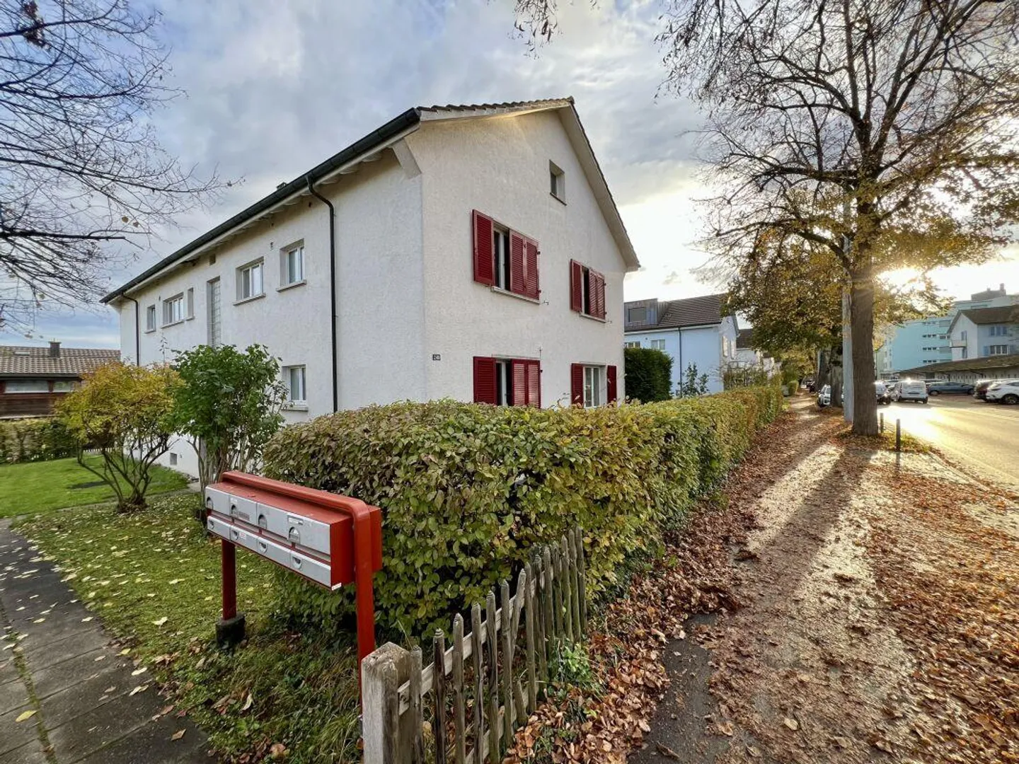 Investment property with well-maintained apartments - Photo 2 of 7