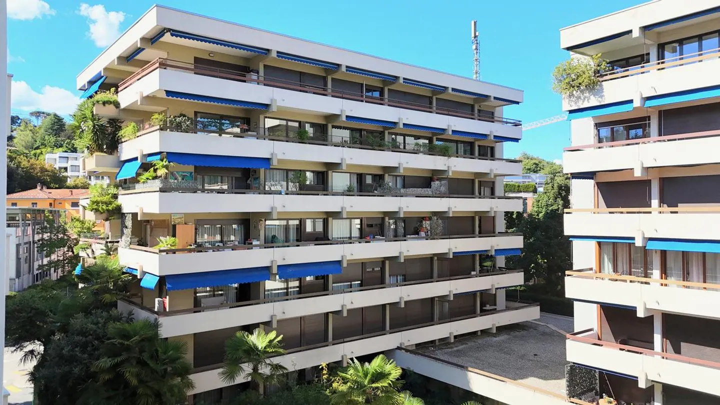 Appartement spacieux avec grande terrasse dans un emplacement central - Photo 2 sur 16