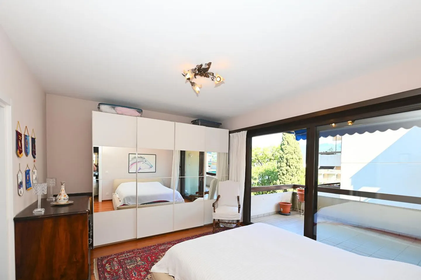 Appartement spacieux avec grande terrasse dans un emplacement central - Photo 10 sur 16