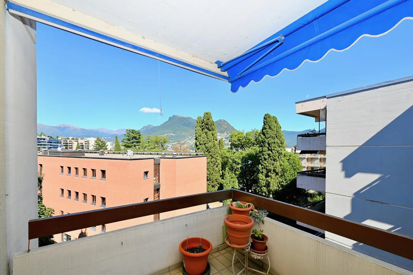 Appartement spacieux avec grande terrasse dans un emplacement central - Photo 11 sur 16