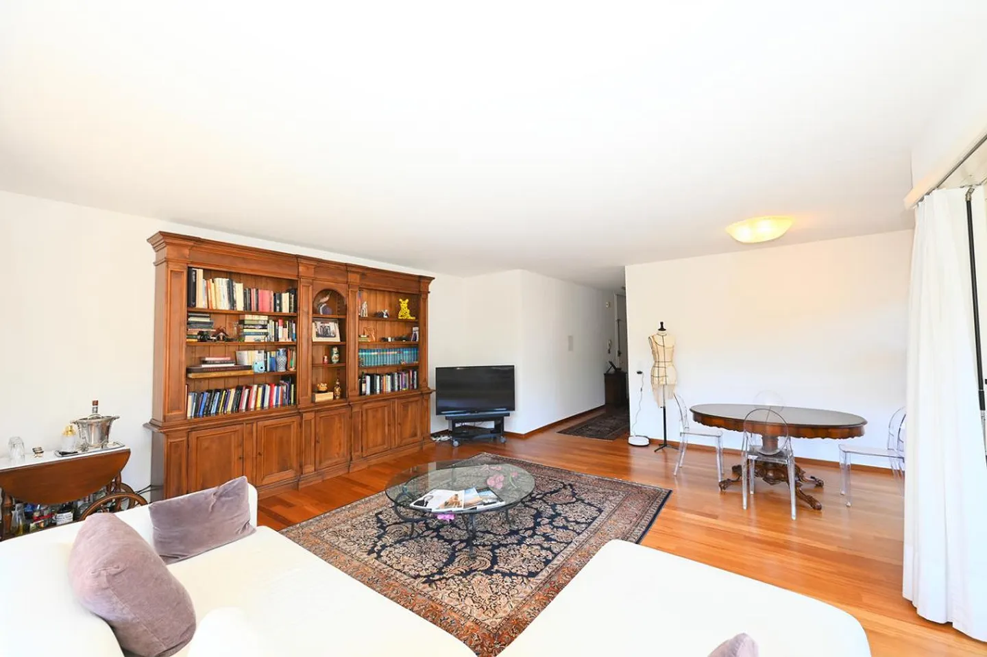 Appartement spacieux avec grande terrasse dans un emplacement central - Photo 5 sur 16