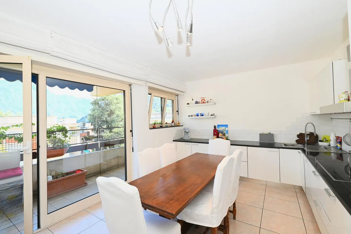 Appartement spacieux avec grande terrasse dans un emplacement central - Photo 6 sur 16