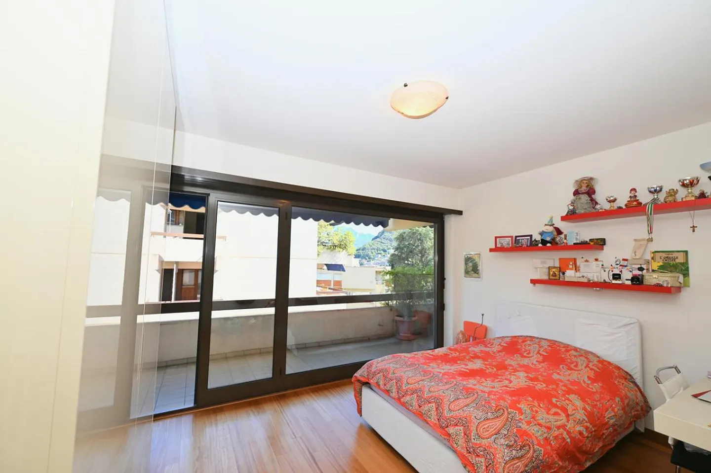 Appartement spacieux avec grande terrasse dans un emplacement central - Photo 14 sur 16