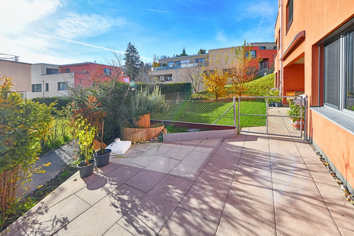 4.5-room garden apartment in a quiet, sunny location, with two versatile additional rooms - Photo 2 of 14